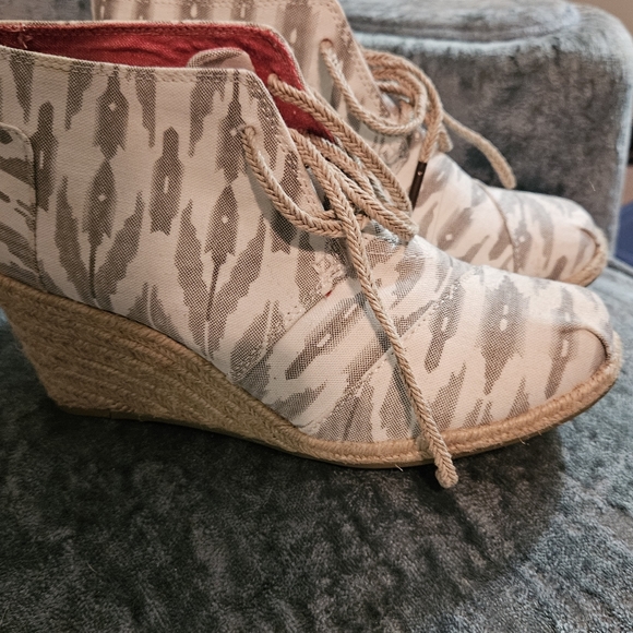 TOMS wedges - Picture 2 of 2